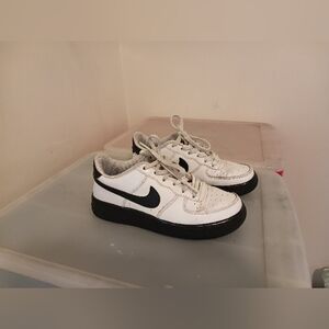 Nike White and Black Sneakers